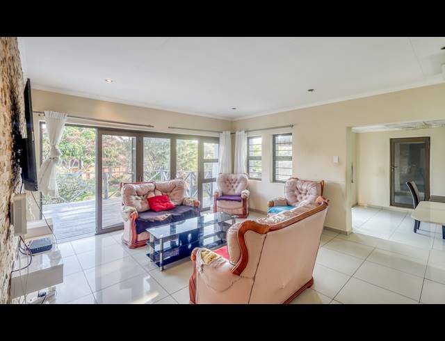 3 BEDROOM HOUSE FOR SALE IN BEACON BAY